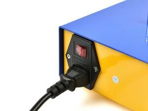 Indukční ohřívač k odstranění promáčklin na karoserii