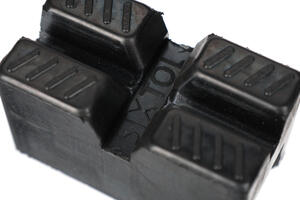 Gumová podložka pro podstavec pod auto MECHANIC CAR STAND PRO, 83x44x51 mm