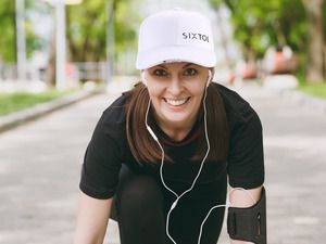 Kšiltovka s LED světlem B-CAP 25lm, nabíjecí, USB, univerzální velikost, bílá