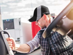 Reflexní kšiltovka s LED světlem B-CAP SAFETY 25lm, nabíjecí, USB, uni velikost, černá