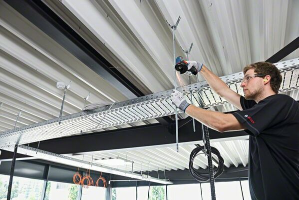 Aku úhlová bruska Bosch GWS 10,8-76 V-EC Professional - bez baterie, 06019F2000