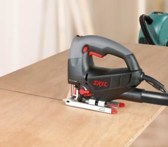 Kmitací pila Skil 4581 CD, 710 W, 800 - 3.000 kmitů/min, + kufr, F0154581CD