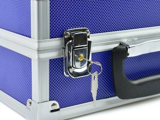 Indukční ohřívač k odstranění promáčklin na karoserii