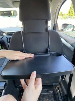 Multifunkční stolek do auta s držákem na telefon CAR TABLE 1
