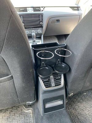 Organizér/držák nápojů do auta na loketní opěrku CAR STORAGE 2