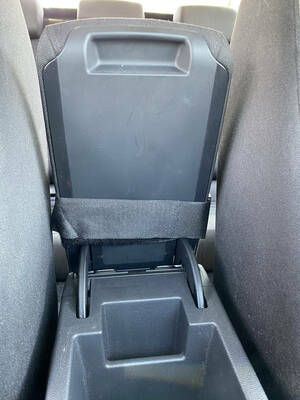 Organizér/držák nápojů do auta na loketní opěrku CAR STORAGE 2