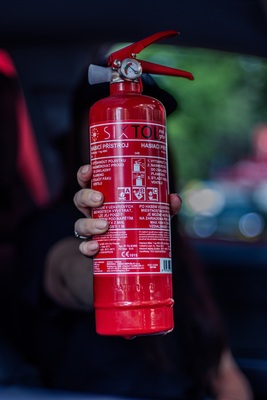 Práškový hasicí přístroj FIRE STOP 1 kg, ABC, celokovový, včetně kovového držáku